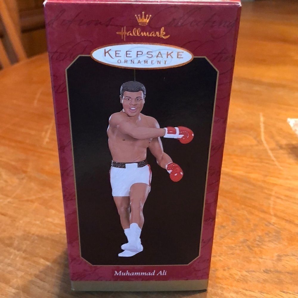 Hallmark Muhammad Ali ornament 1999‎